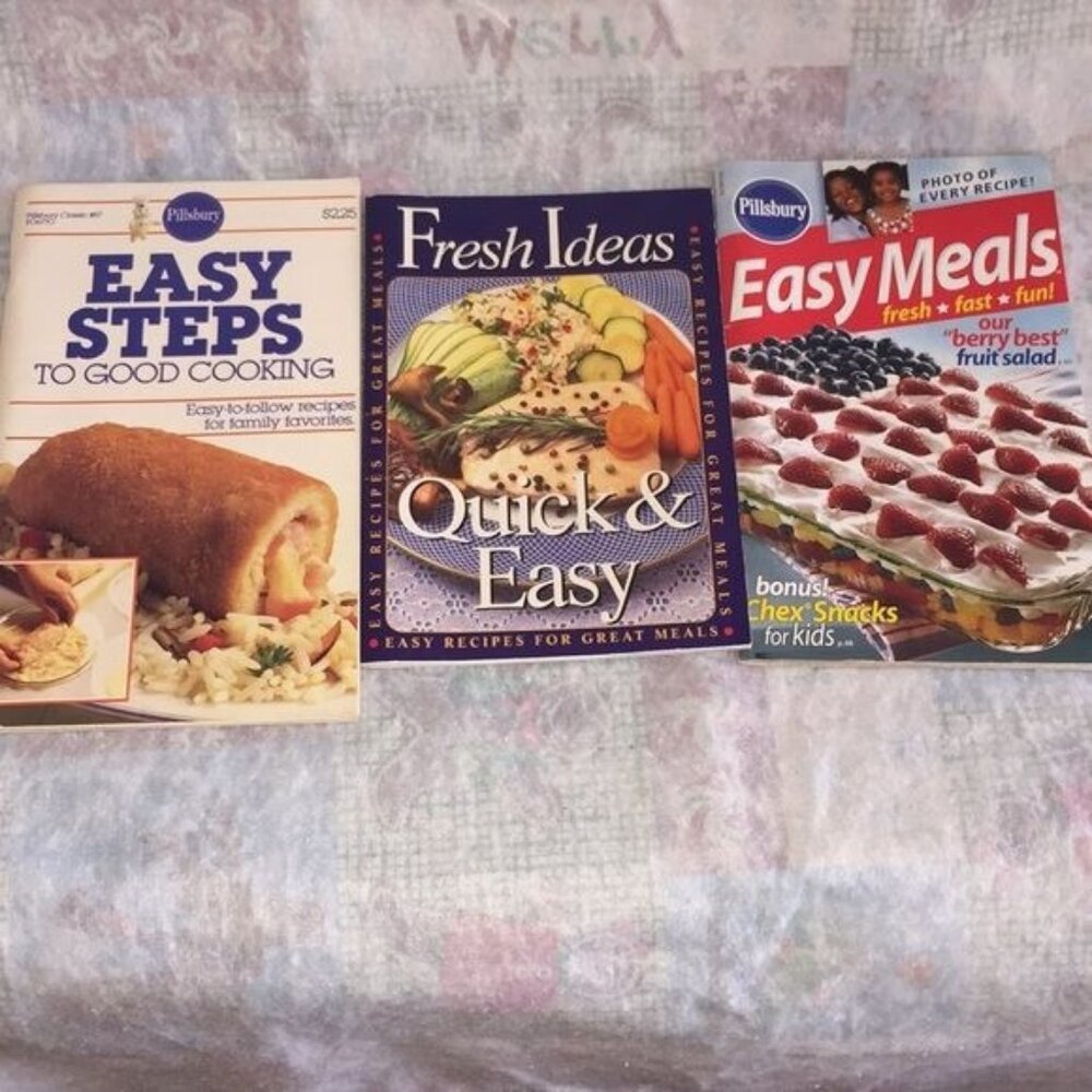 2 Pillsbury + 1 Fresh Idea Cookbooks Easy Meals